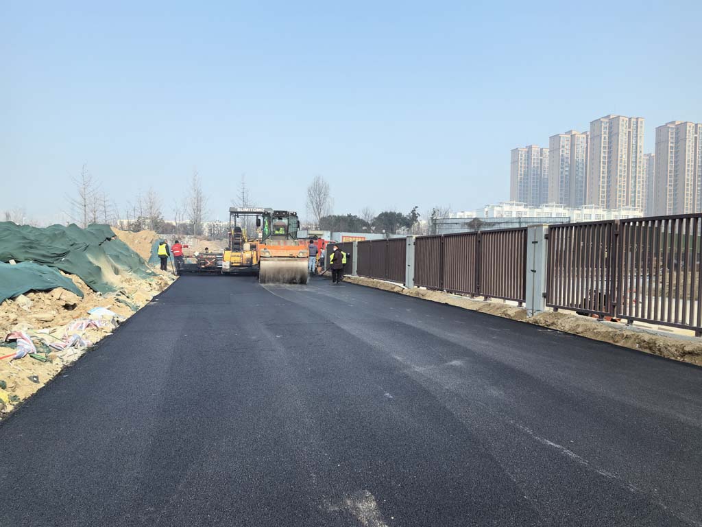 西安沥青混凝土路面施工公司怎么选:从技术积淀与施工组织看门道(图2) 配图