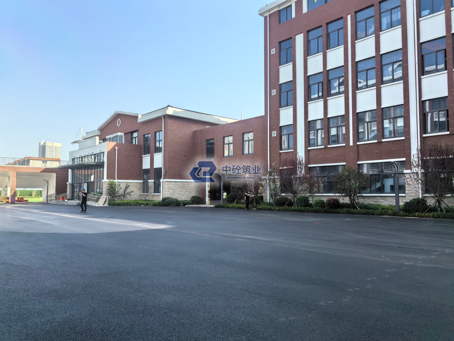 西安道路翻新怎么选?西安专业沥青摊铺施工公司解读中砼筑业道路工程(图3) 西安道路翻新怎么选?西安专业沥青摊铺施工公司解读中砼筑业道路工程(图3)